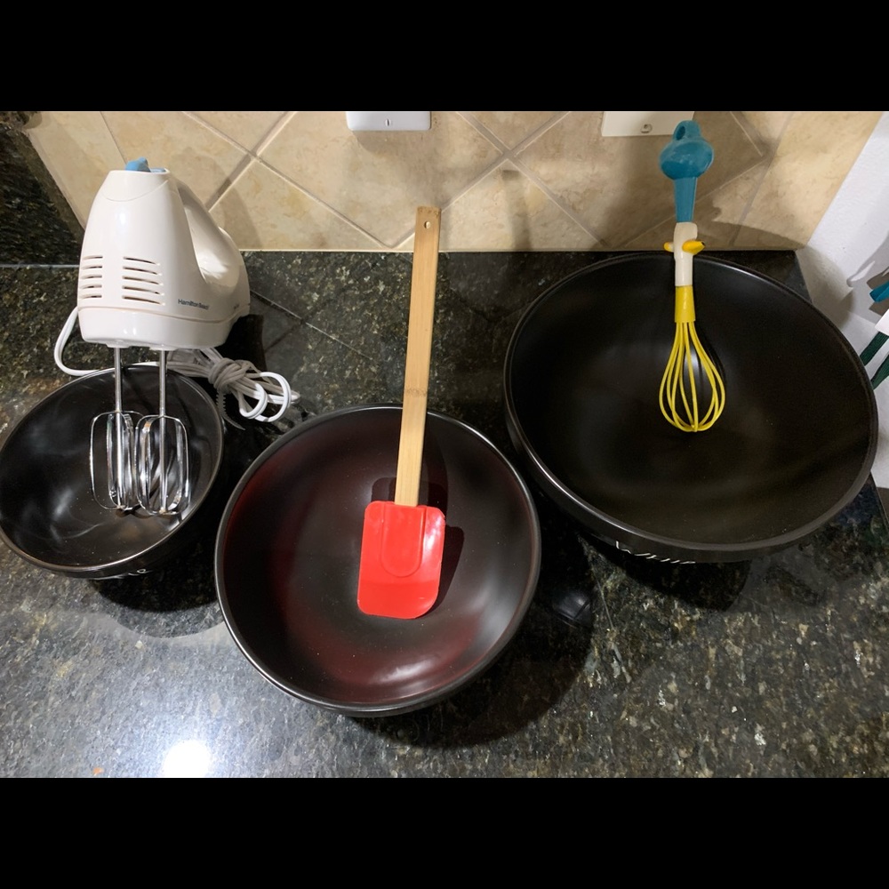 Rae Dunn mixing bowls